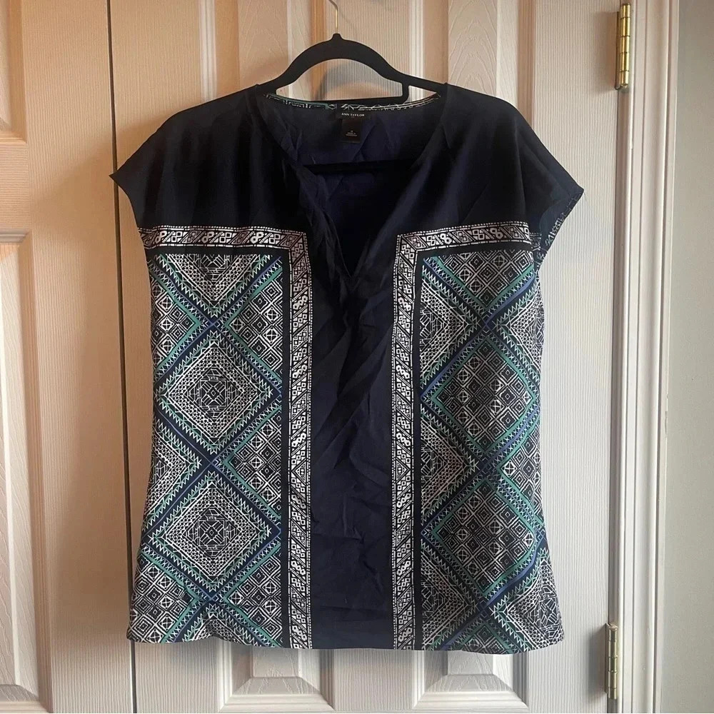 Ann Taylor Navy and Teal Abstract Design Sleeveless Top Medium